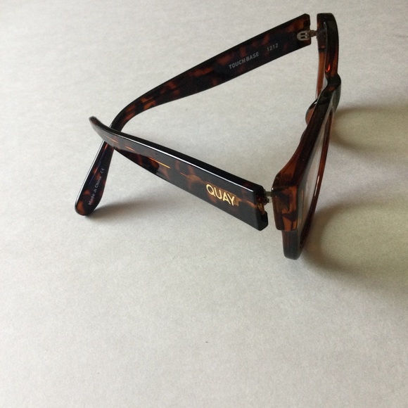 QUAY TOUCH BASE 1212 BLUE LIGHT BLOCKING GLASSES UNISEX DARK 